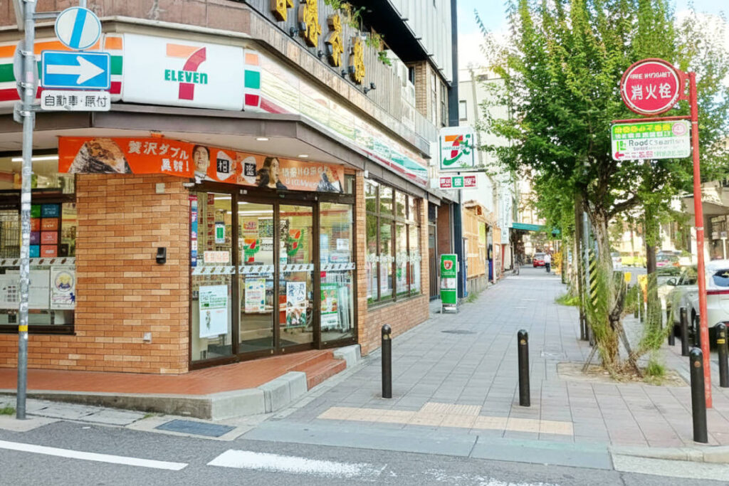 道中のセブンイレブン