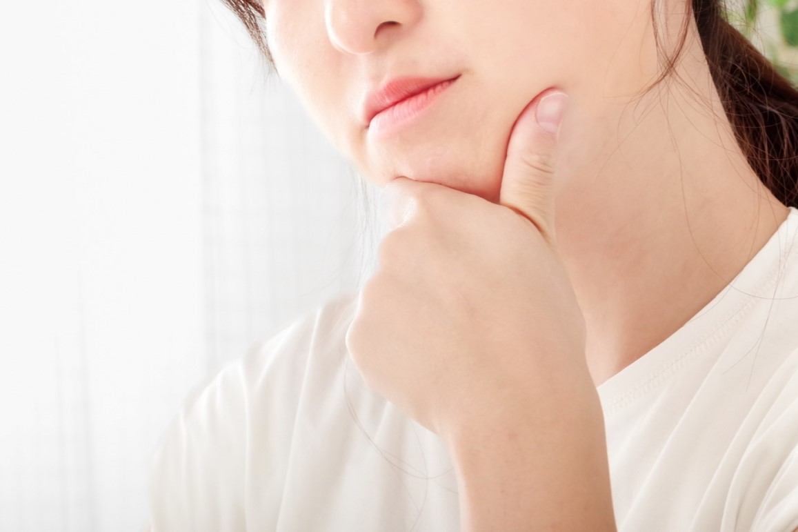 イライラで悩んでいる女性