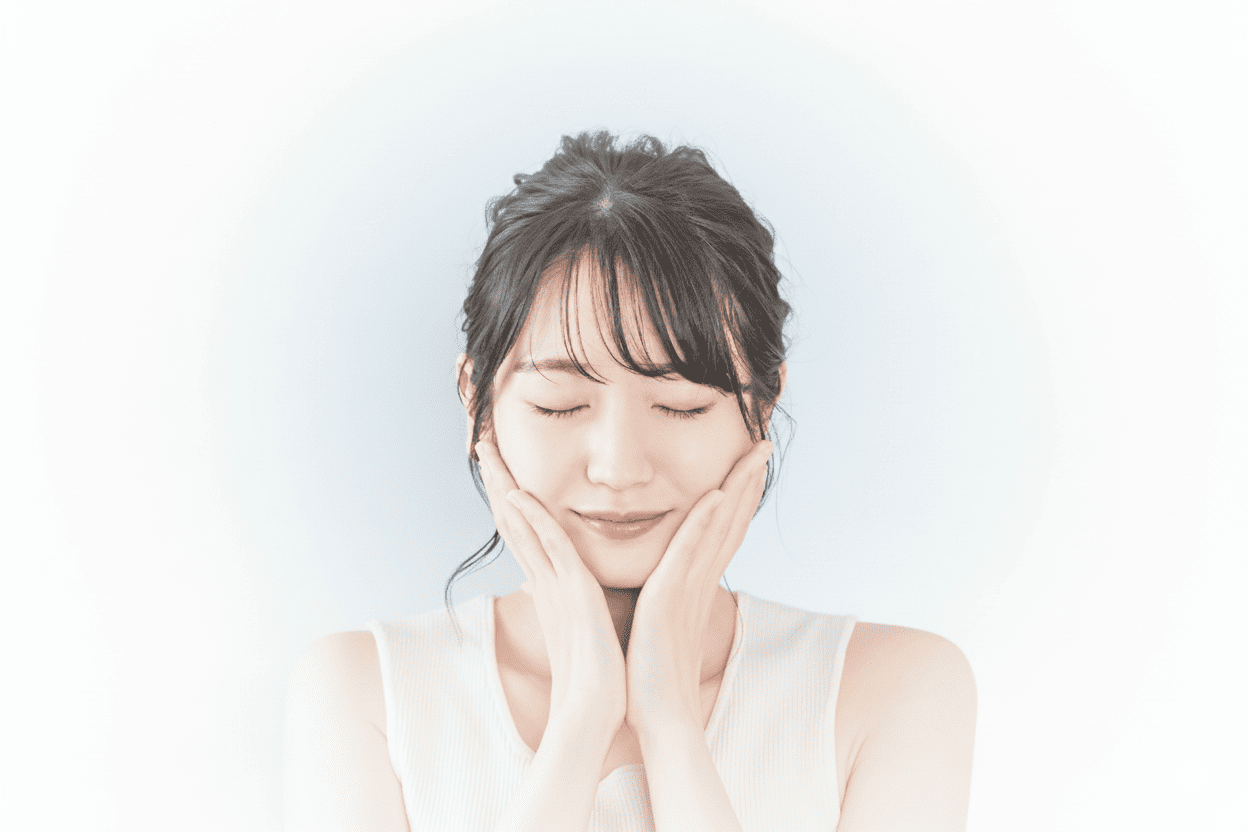 頬に手を当てる女性