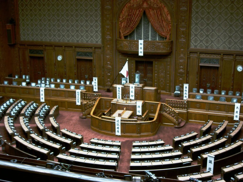 財源は保育士などの下級国民よりも上級国民のもとへ