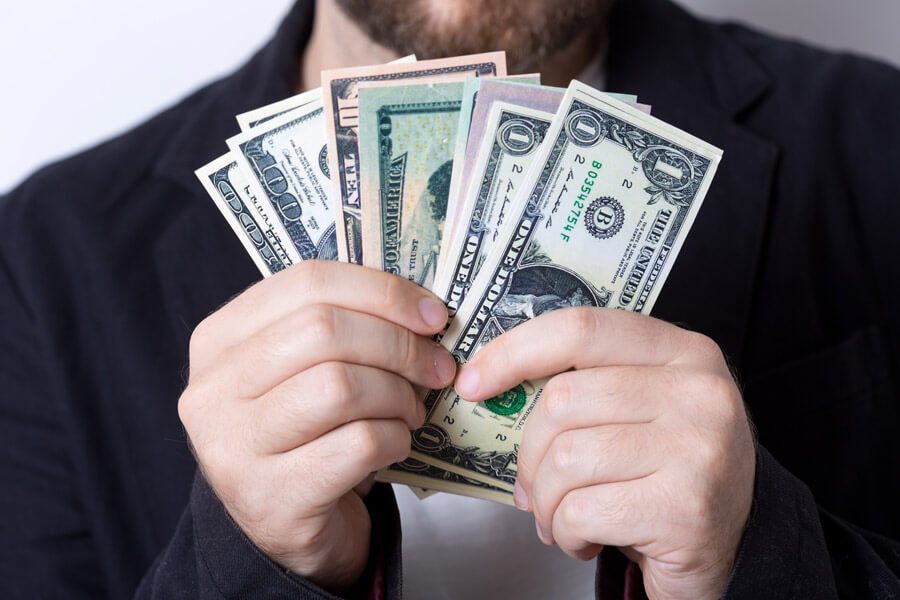 慰労金をピンハネする経営者